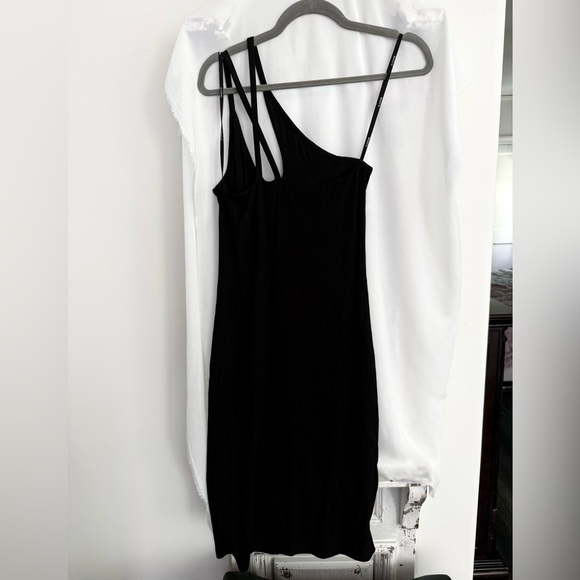 NWOT Bailey 44 Chic Black One-Shoulder Dress Size Small - Picture 3 of 4
